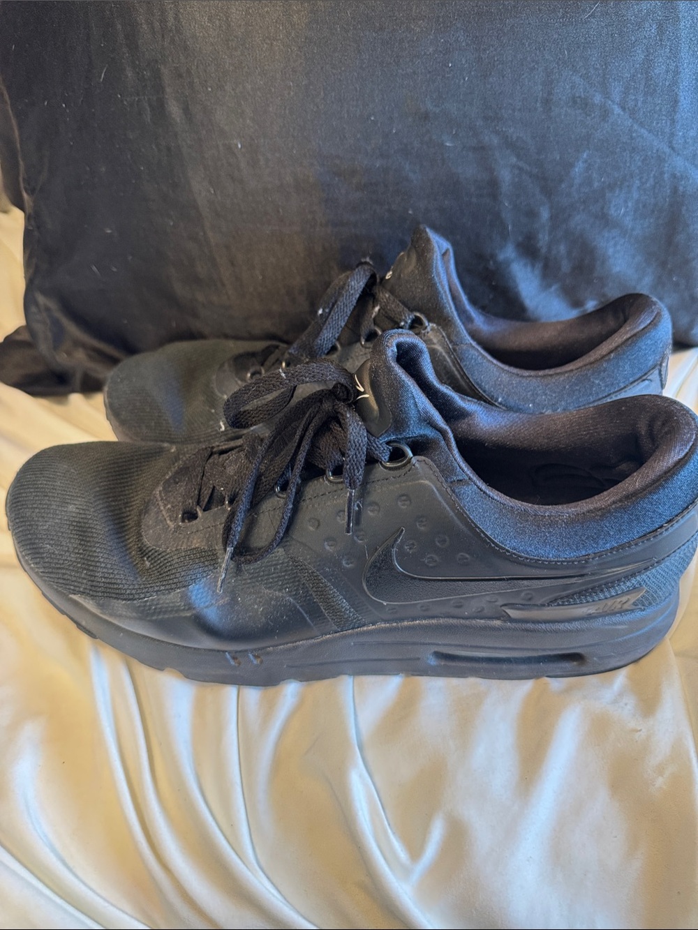 Nike Men's Triple Black Air Max Zero Essentials